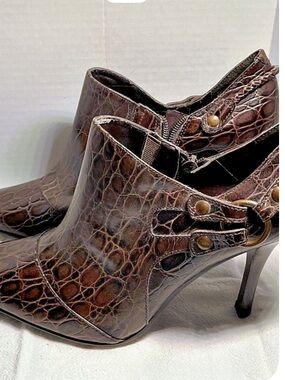Nine West 8.5 Croc-Embossed Pointed Toe Ankle Booties - Brown